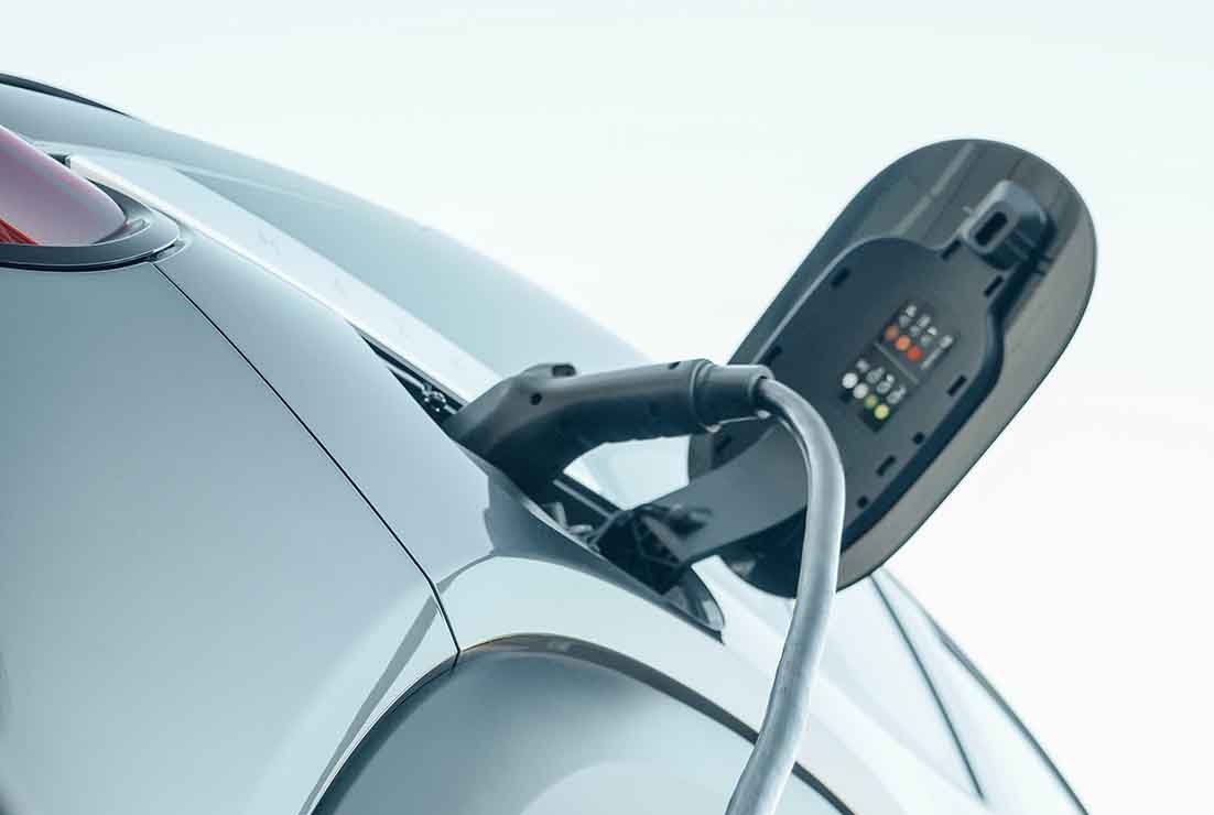 Adelantar a 2035 la prohibición de los coches de combustión