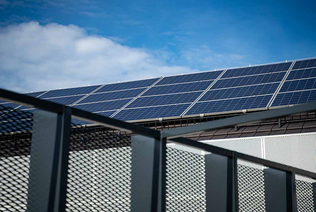 Potencia contratada y paneles solares