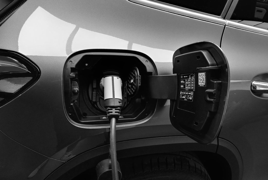 Subida de los combustibles y coche eléctrico